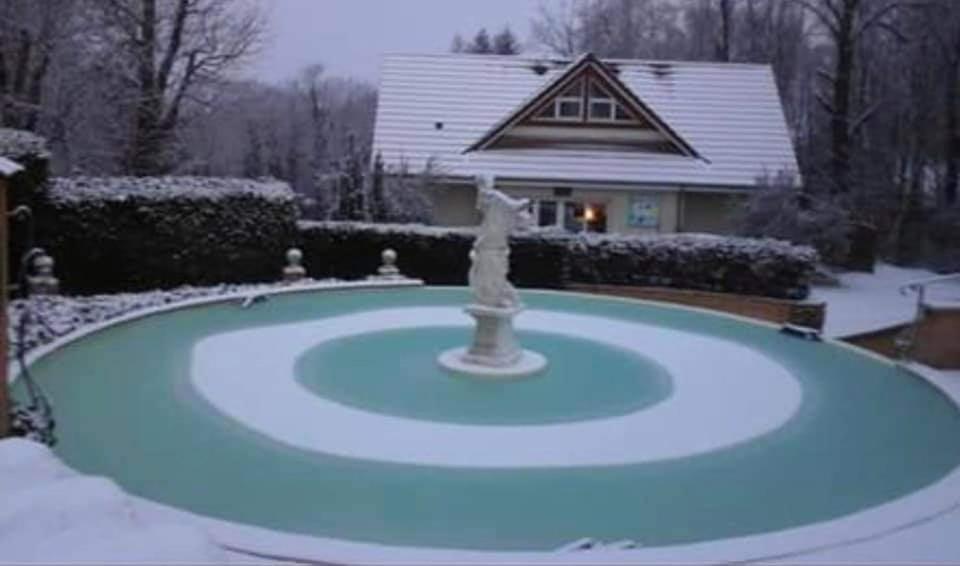 Les Jardins Du Castel Gites Annick Et Jean Paul Saint-Georges-d'Esperanche Buitenkant foto