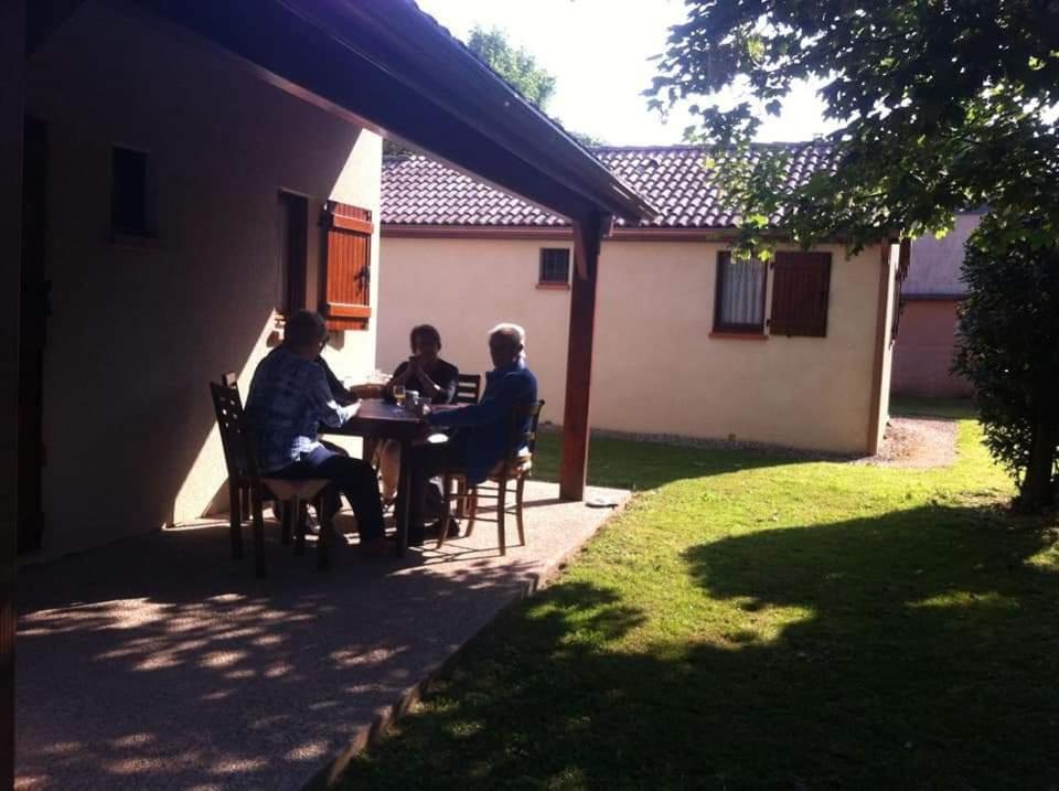 Les Jardins Du Castel Gites Annick Et Jean Paul Saint-Georges-d'Esperanche Kamer foto
